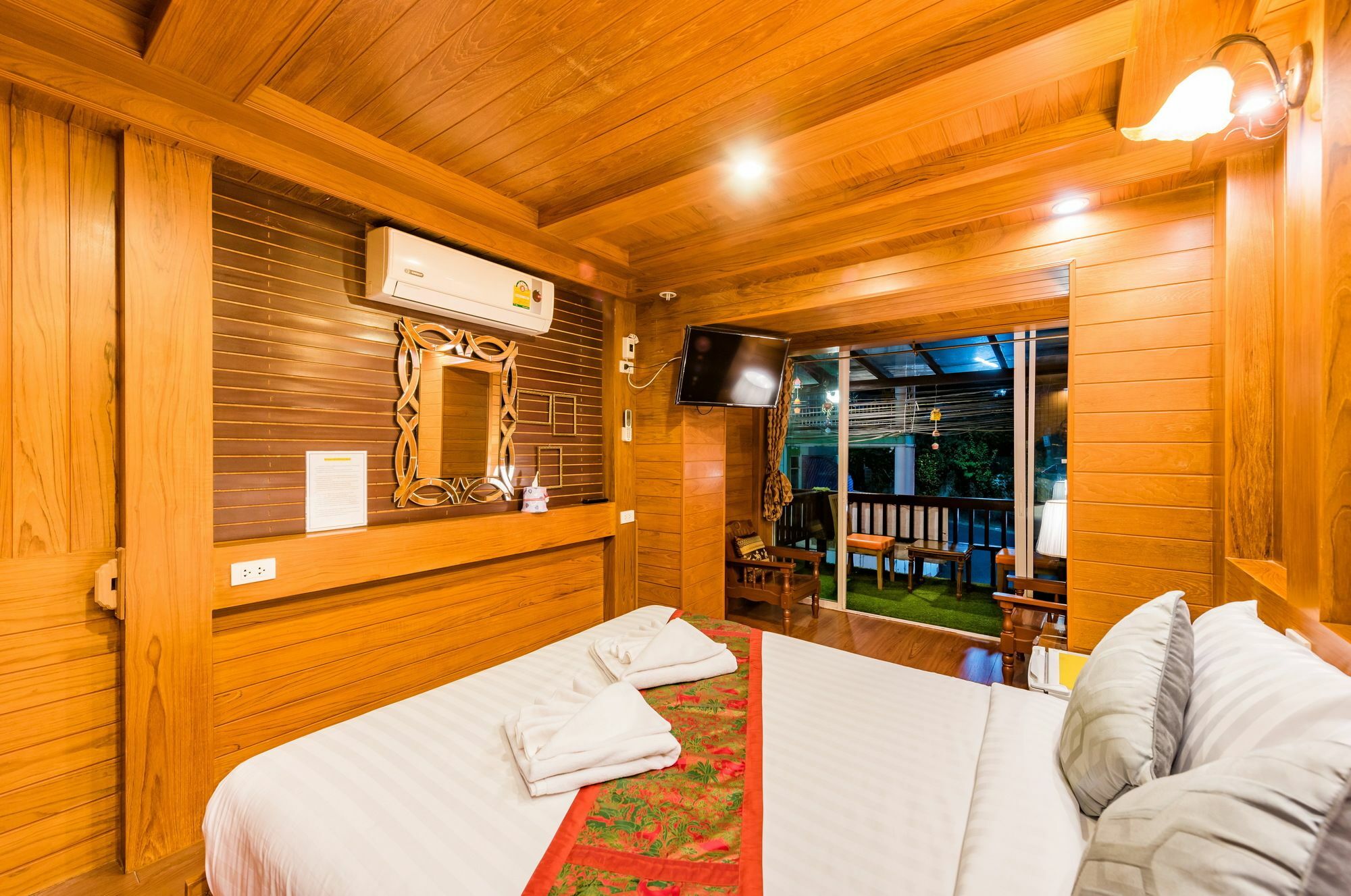 Villa Baan Ratchapruek Phuket Esterno foto